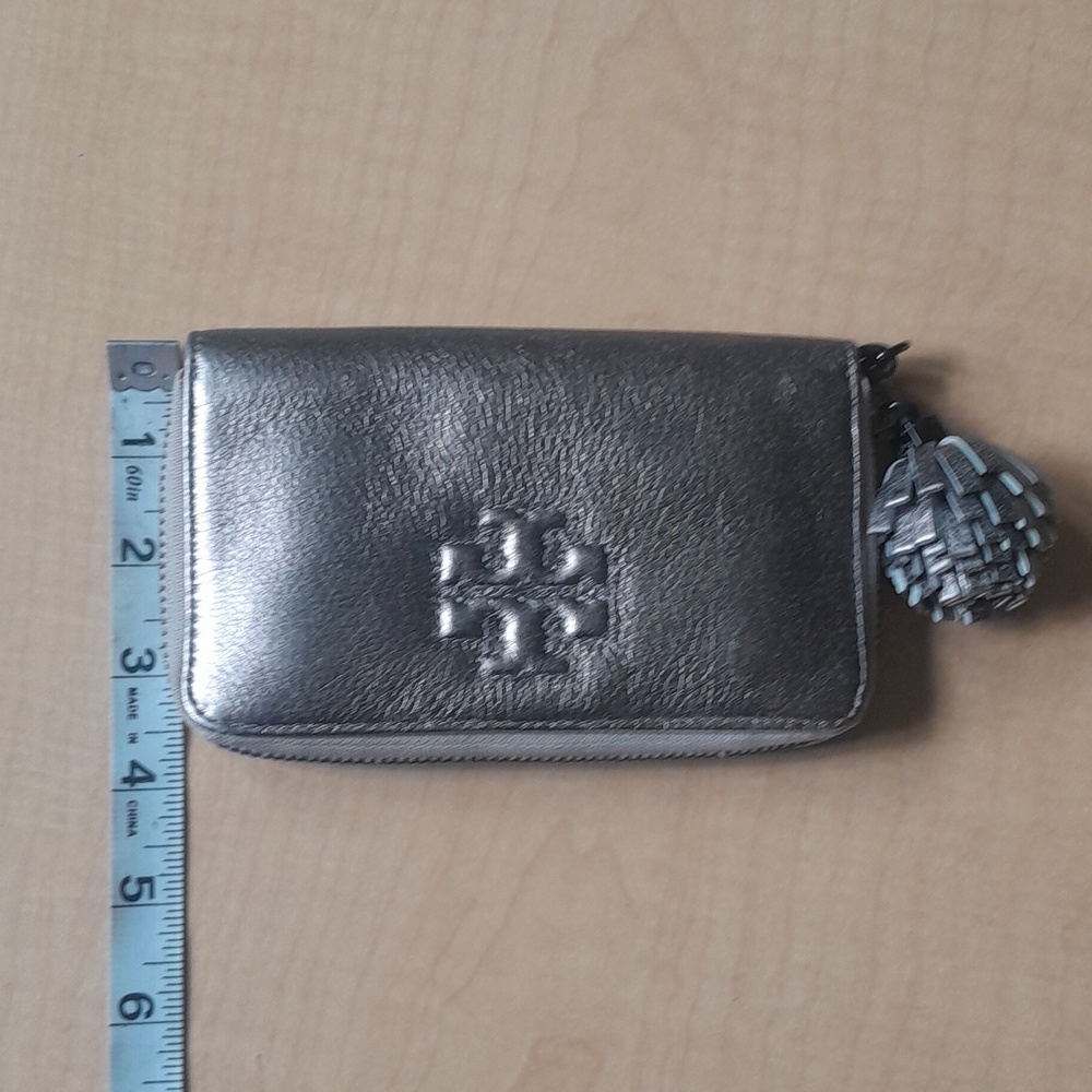 TORY BURCH THEA PWETER Mettalic Wristlet Short Zip Around Wallet - Picture 8 of 16